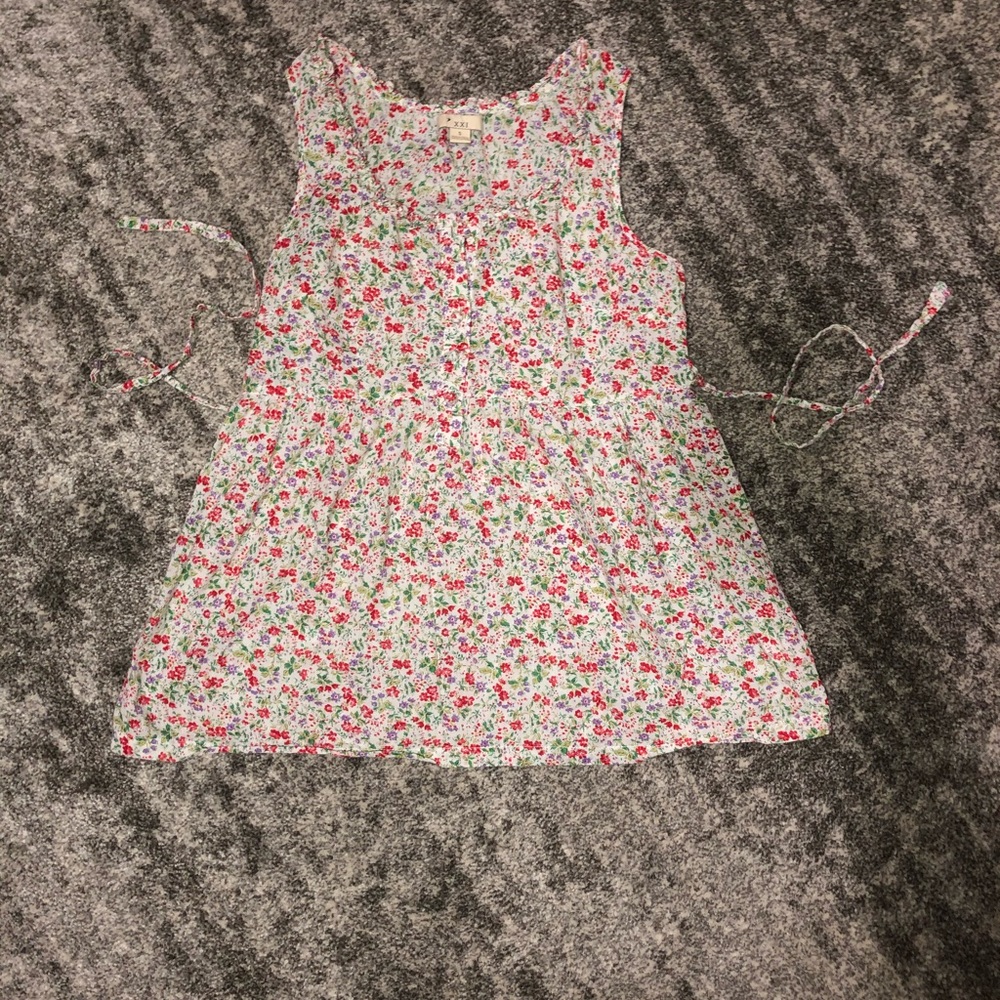 Forever 21 🌺 Floral Sleeveless blouse 🌺